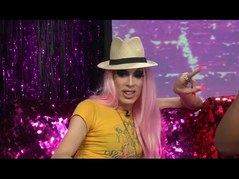 Extra HOT T with Alaska Thunderfuck: Rating The Celebrity Moms | Hey Qween