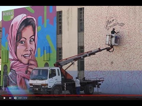 في مبادرة لتحسين صورة الحي.. شباب حي الرحمة بسلا يبدعون في رسم جداريات فنية لتزيين النقاط السوداء
