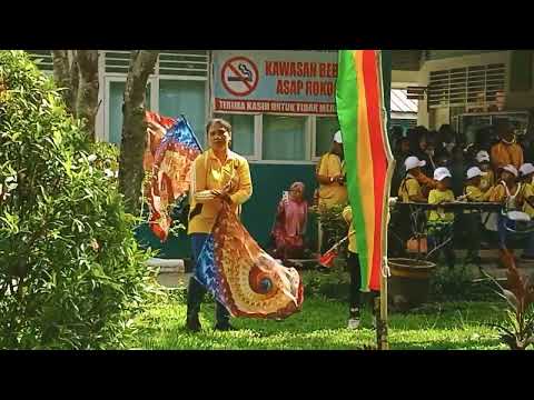 The color guard of marching band SD Global Andalan - Dalisha Aerilynn Irvi 😍