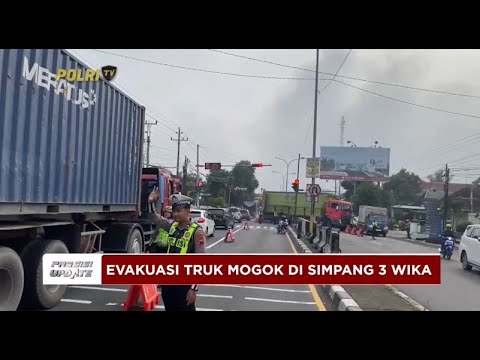 PRESISI UPDATE : SAT LANTAS POLRES BOYOLALI EVAKUASI TRUK MOGOK DI SIMPANG 3 WIKA 16/01/2025 14.00