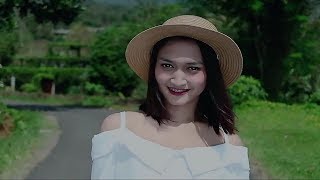 Download lagu GITA TRILIA 'Senyum Manis'  ANDMESH - CINTA LUAR BIASA (Cover By Gita Trilia) mp3