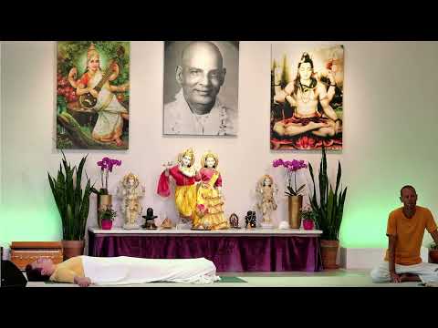 Yogastunde "Mittelstufe Exakt - im Gleichgewicht" mit Ravi - Yoga Vidya Live, 01.07.2023, 09:15 Uhr