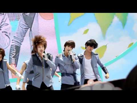 [FANCAM] 110528 1m1won Charity Walk Supa Luv