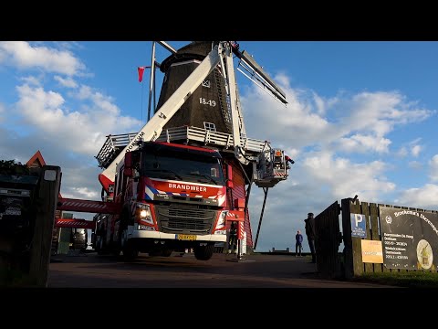 [05.07.2020] Brandweer verwijdert afgeknapte vlaggenmast van historische molen Zuiderbolwerk Dokkum