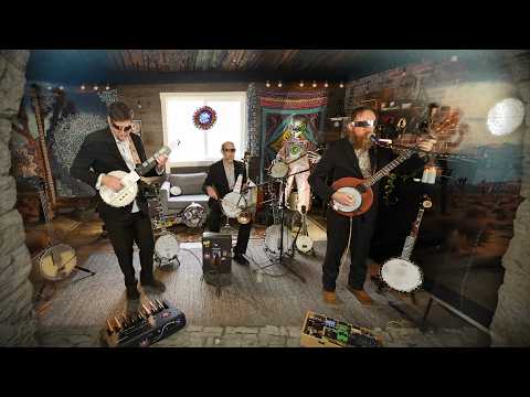 ⛈️ 🪕 "Riders On The Storm", performed by Foggy Mountain Spaceship