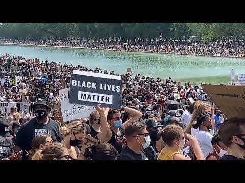 فيديو عشرات الآلاف يتظاهرون في واشنطن ضدّ العنصرية هاتفين "كفى" …