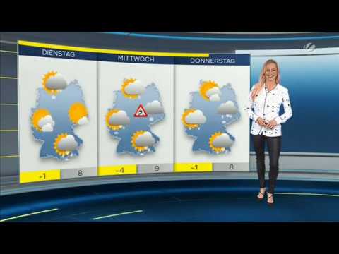 Anneke Dürkopp   tight black Leather Pants 08 12 2019