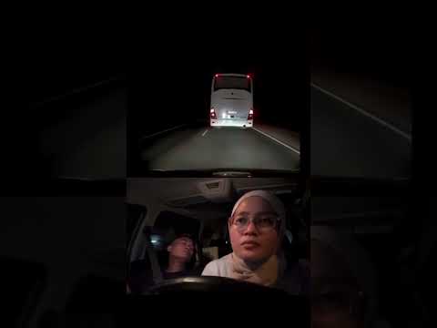 She can sense the road, her instincts never miss😮‍💨 #dashcam #suamiistri #fyp