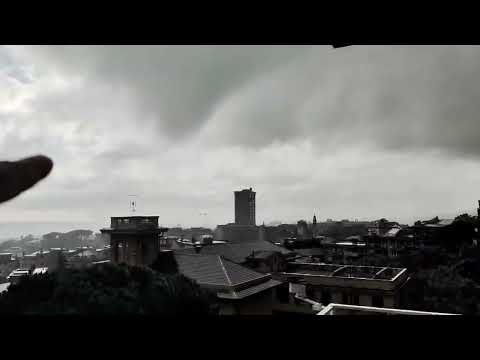Maltempo, Genova assediata da tornado e alluvioni: esonda il Rio Fegino, distruzione a Pegli