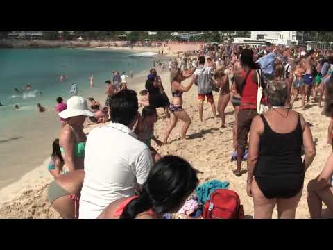 Insel Air Jet Blasts Tourists in St. Maartin
