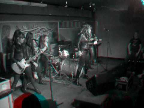 DollSquad - Shape of Things (3D)