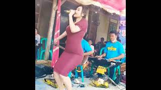Download lagu Biduan dangdut udah cantik suara nya merdu mp3