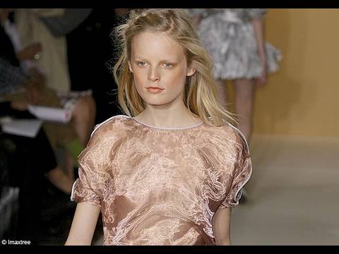 [VIDEO] Défilé Anne Valérie Hash