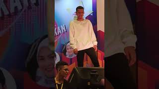 Download lagu MK K Clique at Suntec City mp3