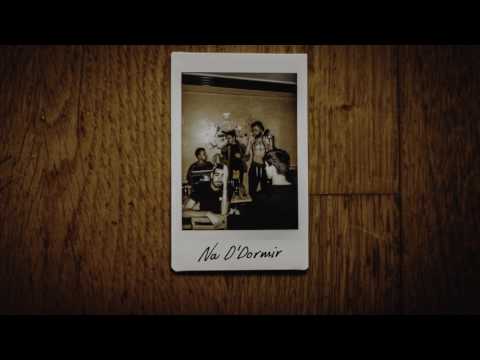 ELLEGAS · CRUZ CAFUNÉ · YUNG HEGELIANS - NA DE DORMIR