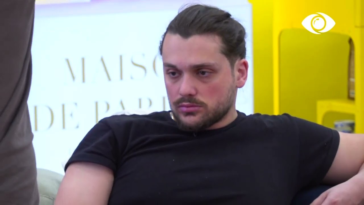 Banorët diskutojnë kush mund të jenë ninxhat