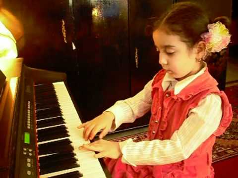 Iulia Stoicescu - Mic vals (la pian)