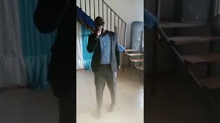 Download lagu mchungaji wa kanisa la UFUFUO NA UZIMA KINGOLWILA akimsifu Mungu kwa wimbo (2) mp3