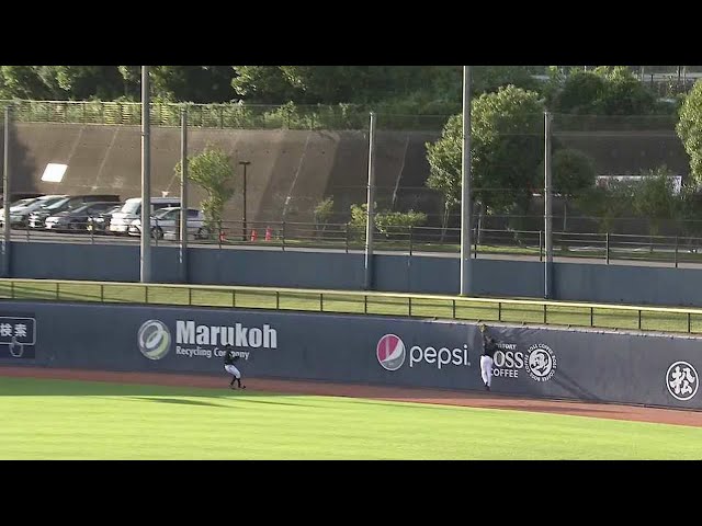 【ファーム】今日は外野で好プレー!! マリーンズ・平沢 フェンス際の打球をジャンピングキャッチ!! 2021/9/16 F-M(ファーム)