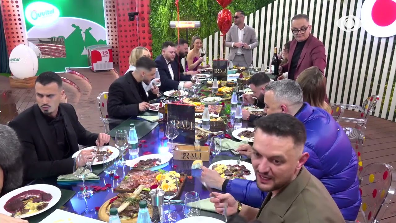 “Gëzuar të gjithë beqarëve”/ Banorët trokasin gotat: Mos kini merak se 14 Shkurti vjen sërish