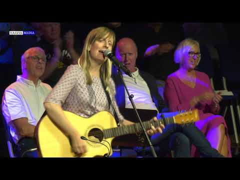 (2870) Emilia Lindberg: Jag är härligt löst och fri