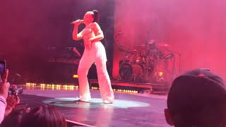 Kali Uchis live 9-17-2018 Gotta Get Up
