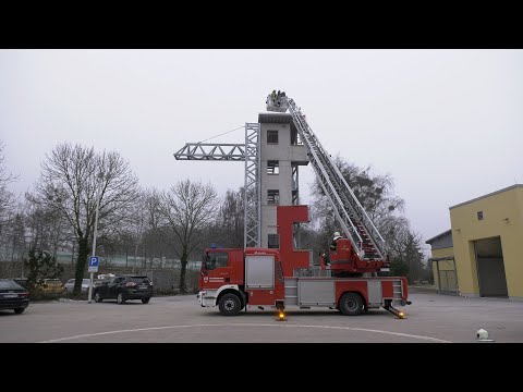 Neue Fahrzeughalle und ein Übungsturm für die Feuerwehr NB