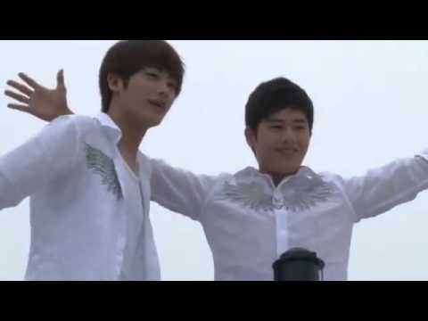 ZE:A ~ Hyunsik & Dongjun Falling Into The Water