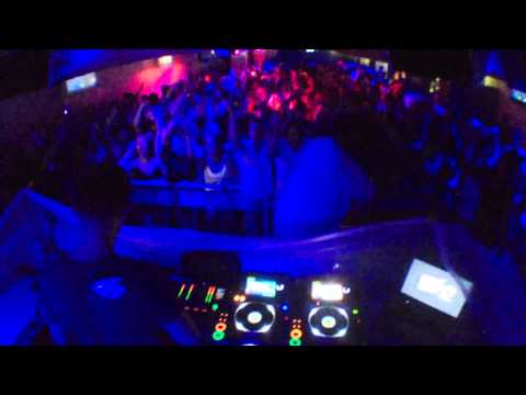 Andy Leka doin  a crazy sitdown  @ Life Club Rimini 2014