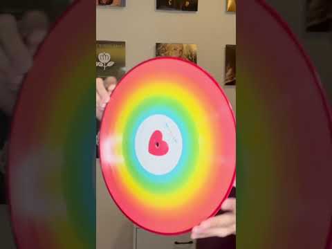 Unboxing Mariah Carey’s “Rainbow” 25th Anniversary Expanded Edition on vinyl!