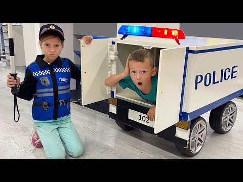 Sofia on a police car catches a thief