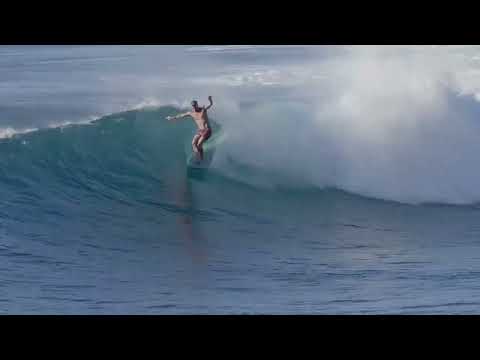 Single fin Longboard surfing in Hawaii!