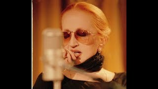 Clamoroso: la straordinaria Mina torna a cantare, ecco con chi