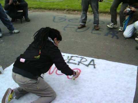 Escrache por restos de Videla en cementerio Memorial