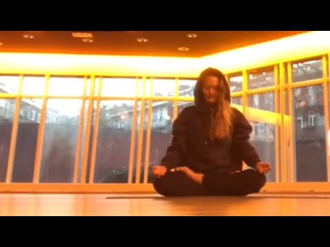Full Lotus Pose (Padmasana)