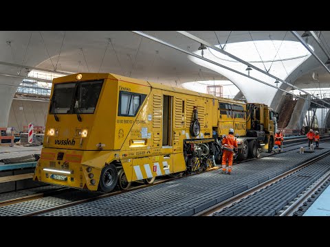 Stuttgart 21: In der Bahnsteighalle werden die Gleise gefräst