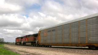 preview picture of video 'BNSF 4004 near Lee, Illinois on  5-9-09'