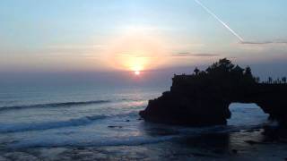 preview picture of video 'Sunset at Tanah Lot, Bali, Indonesia'