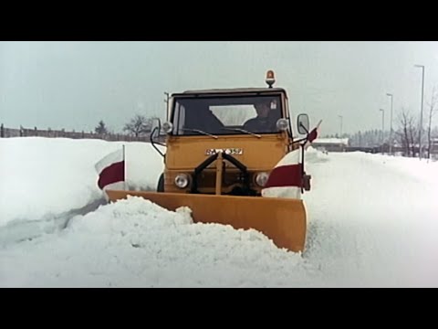 Mercedes-Benz Unimog im Wintereinsatz mit Schmidt Schneefräse – historischer Werbefilm von 1970