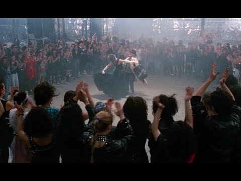 The Voice of the Moon | La voce della luna (1990) -  Club Dance Scene