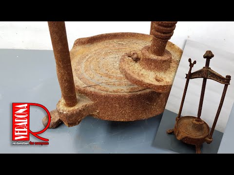 Rusty hand fruit press - Restoration