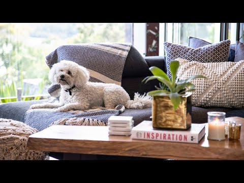 Deep waterfront lifestyle offers a secluded resort oasis. Welcome to 32 Bignell Street, Illawong