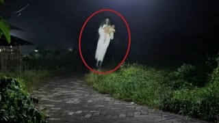 Download lagu A Flying Kuntilanak Carrying a Baby? - 7 Real Ghost Sightings and Terrifying Moments That Went Vi... mp3