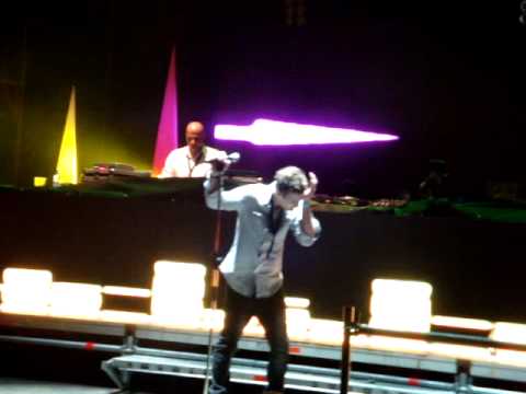 Roger Shah & Chris Jones LIVE (Armin van Buuren & DJ Shah Feat. Chris Jones - Going Wrong)