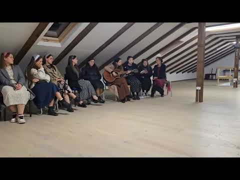 Privește la Isus | Surorile Floroiu | Odaia de sus | Centrul Misiunii Agape 