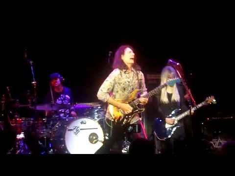 Steve Vai, Joe Satriani, Orianthi and Tony McAlpine - Little Wing