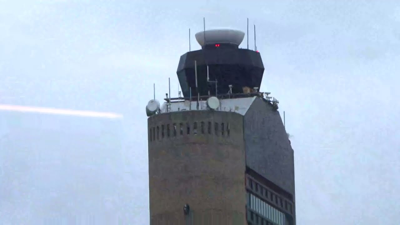 American Airlines Admirals Club (Gate B4)