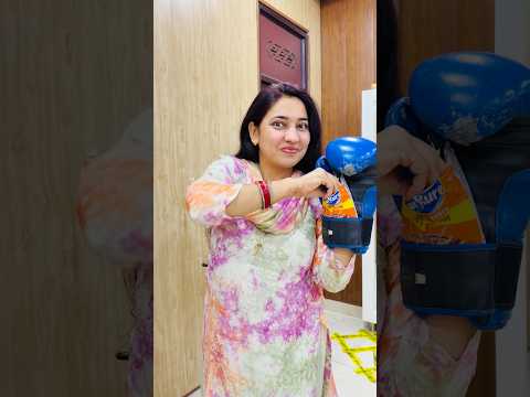 Maine boxing gloves me Kurkure chhupa liye #comedy #shorts