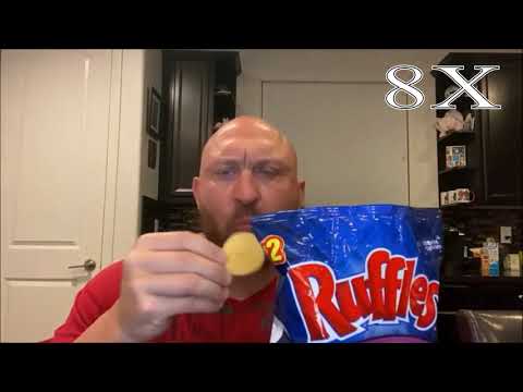 Мужик ест чипсы и постепенно ускоряется в 1024 раза