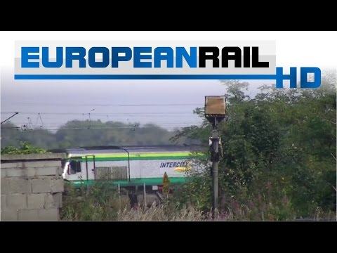 Iarnród Éireann Irish Rail 201 loco 228 + 9002 departing Dublin Connolly (Docklands)